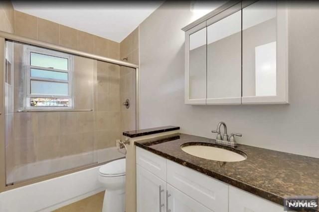 22 Greentree Terrace, Tenafly, NJ 07670