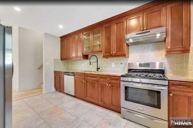 22 Greentree Terrace, Tenafly, NJ 07670