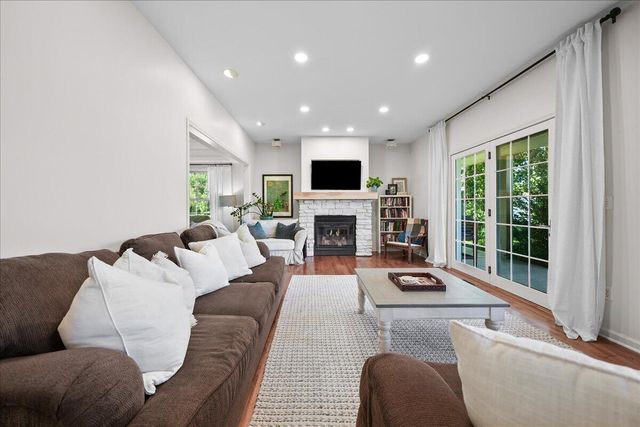 1909 Catkin Circle, Chesterton, IN 46304