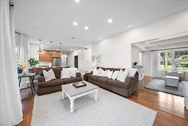 1909 Catkin Circle, Chesterton, IN 46304
