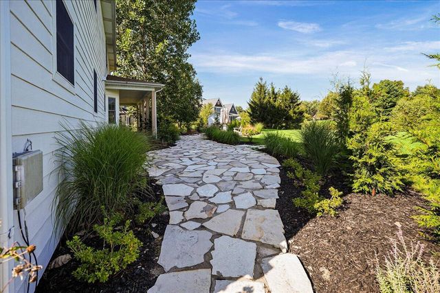 1909 Catkin Circle, Chesterton, IN 46304