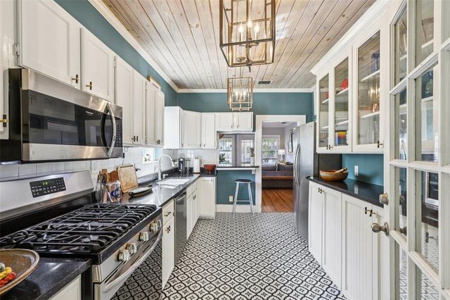 921 3RD STREET N, St Petersburg, FL 33701