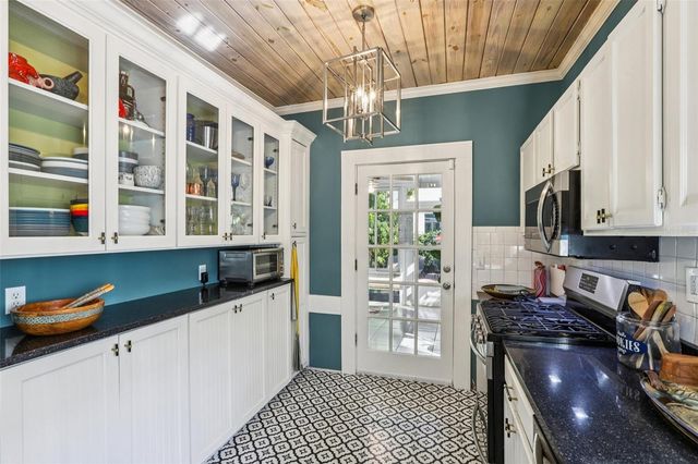 921 3RD STREET N, St Petersburg, FL 33701