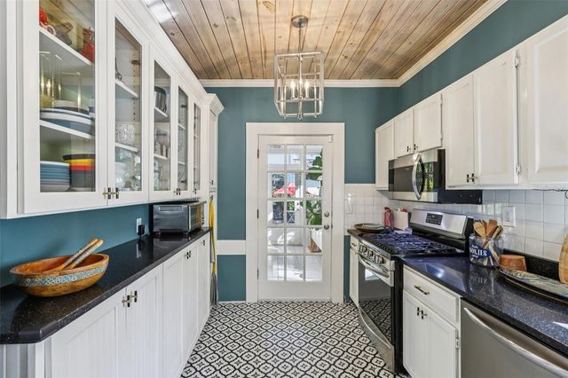 921 3RD STREET N, St Petersburg, FL 33701