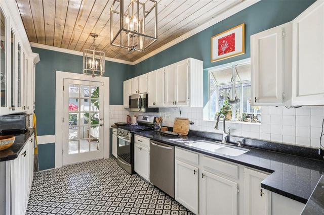 921 3RD STREET N, St Petersburg, FL 33701