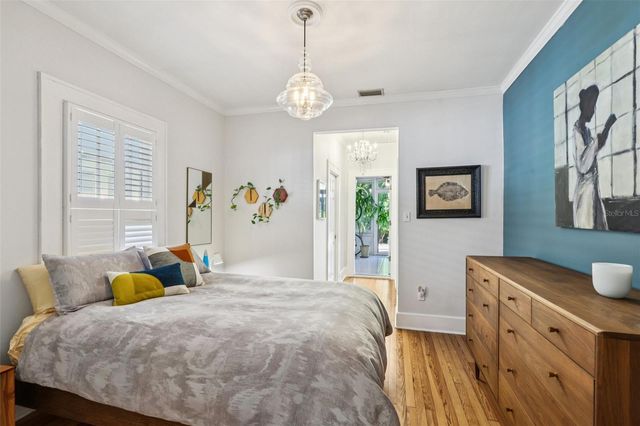 921 3RD STREET N, St Petersburg, FL 33701