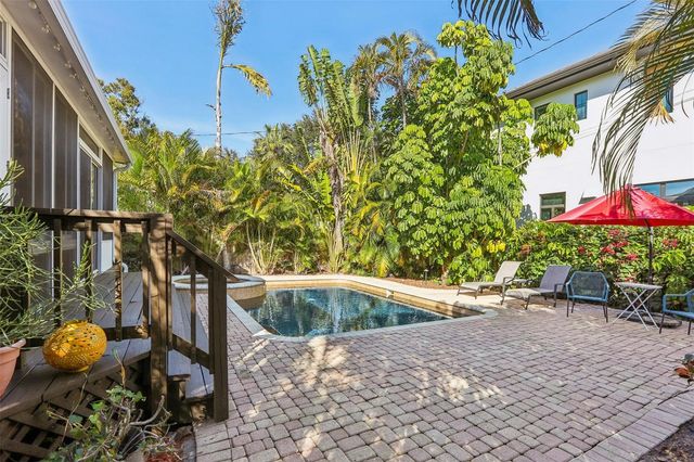 921 3RD STREET N, St Petersburg, FL 33701