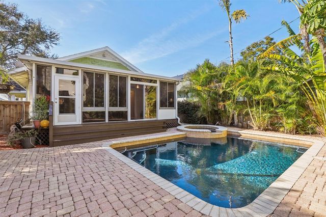 921 3RD STREET N, St Petersburg, FL 33701