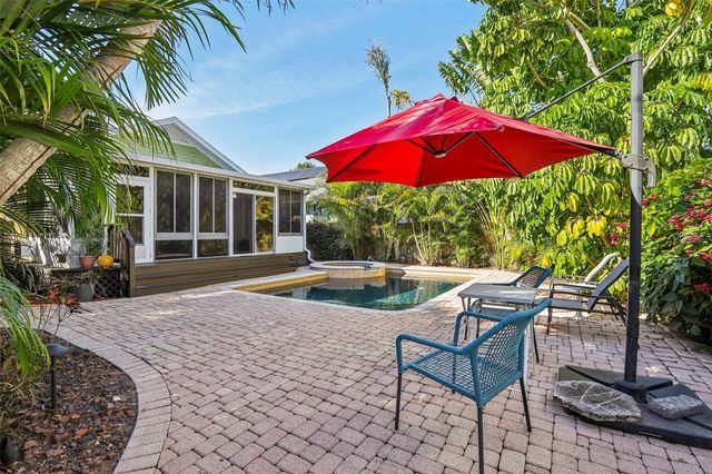 921 3RD STREET N, St Petersburg, FL 33701