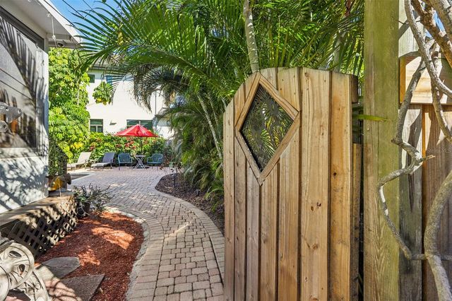 921 3RD STREET N, St Petersburg, FL 33701