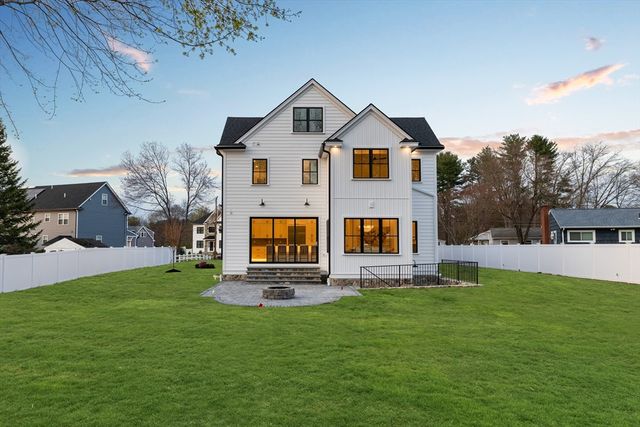 3 Brantwood Ln, Burlington, MA 01803
