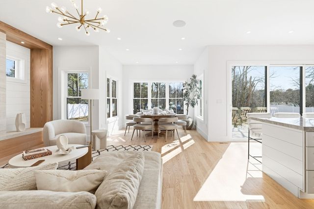 3 Brantwood Ln, Burlington, MA 01803