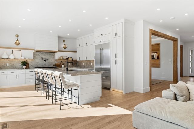 3 Brantwood Ln, Burlington, MA 01803