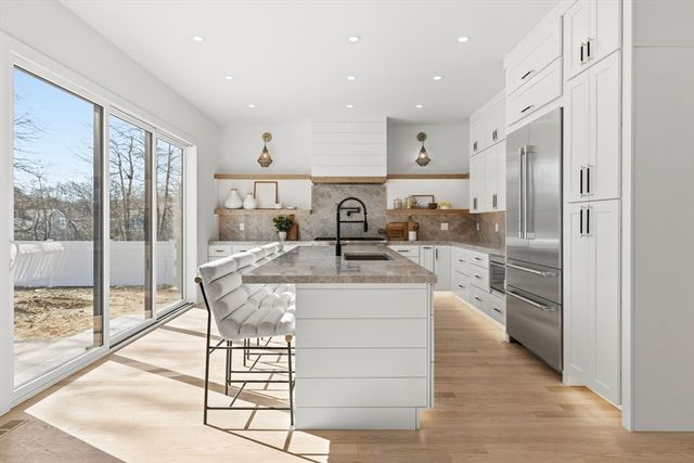 3 Brantwood Ln, Burlington, MA 01803