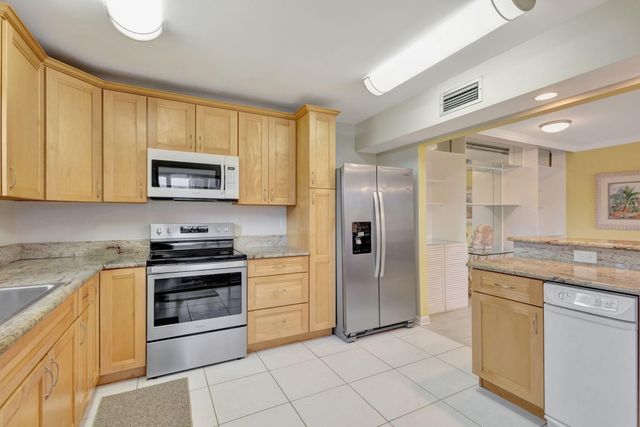 3209 S Lakeview Circle 8-101, Hutchinson Island, FL 34949