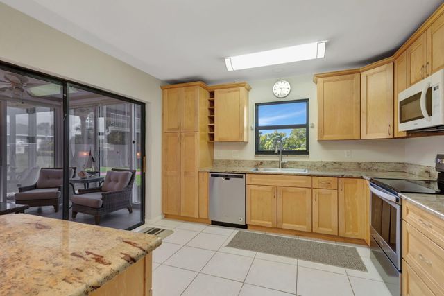 3209 S Lakeview Circle 8-101, Hutchinson Island, FL 34949