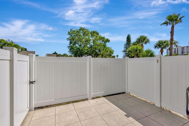 3209 S Lakeview Circle 8-101, Hutchinson Island, FL 34949