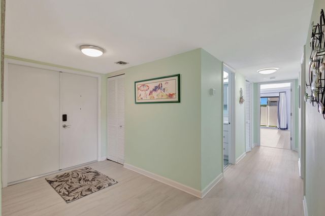 3209 S Lakeview Circle 8-101, Hutchinson Island, FL 34949