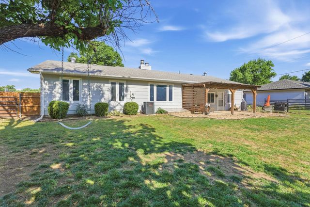 1414 Tanglewood Ct, Rose Hill, KS 67133