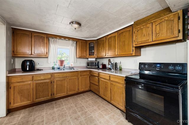 28 3rd Street, Whitestown, NY 13495