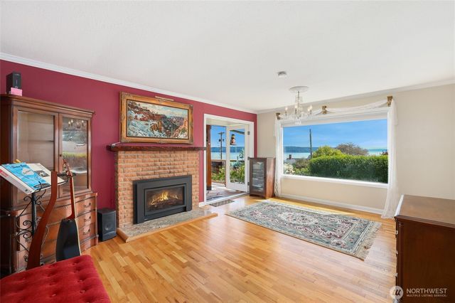 6917 Rainier Avenue, Gig Harbor, WA 98335