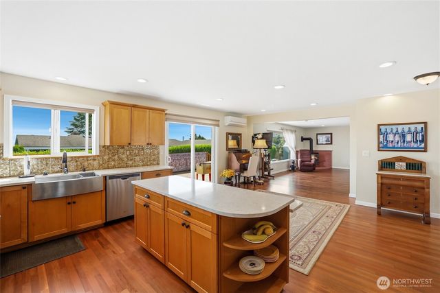 6917 Rainier Avenue, Gig Harbor, WA 98335