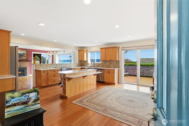 6917 Rainier Avenue, Gig Harbor, WA 98335