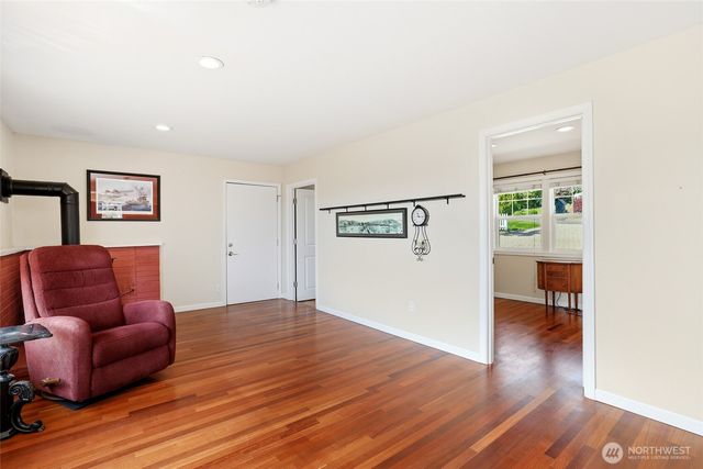 6917 Rainier Avenue, Gig Harbor, WA 98335