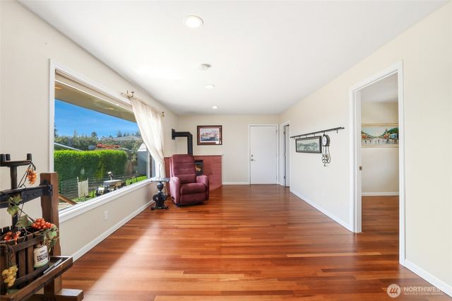 6917 Rainier Avenue, Gig Harbor, WA 98335