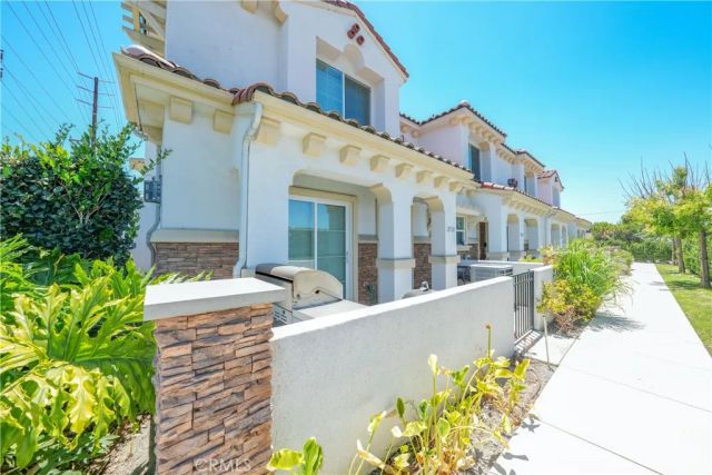 2728 W Ball Road, Anaheim, CA 92804