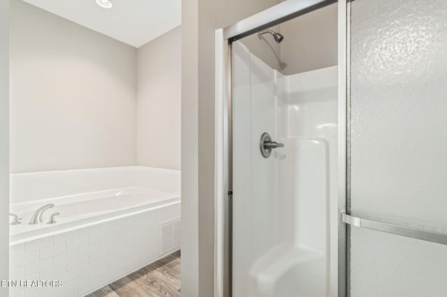 7432 Ladd Rd, Powell, TN 37849