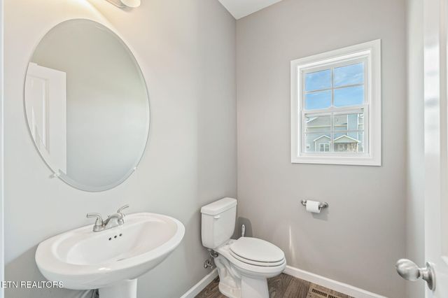 7432 Ladd Rd, Powell, TN 37849