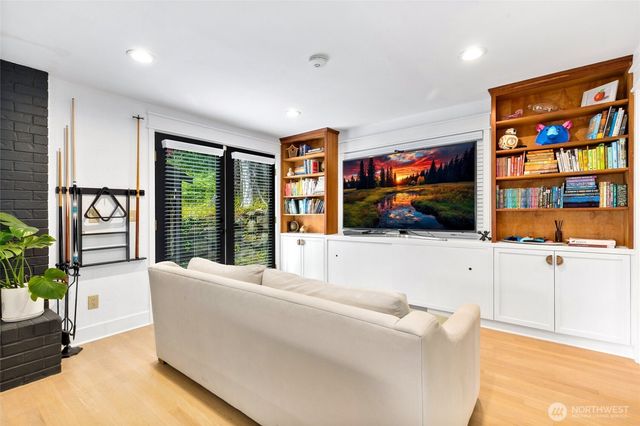 25210 SE 159th Street, Issaquah, WA 98027
