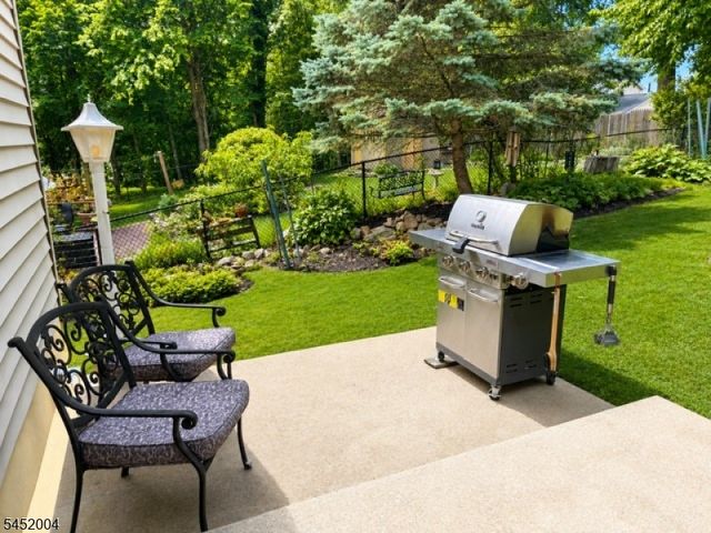 72 W Lake Shore Dr, Rockaway Twp., NJ 07866