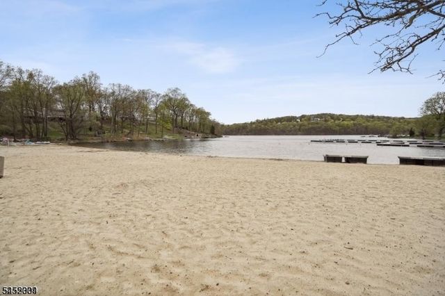 72 W Lake Shore Dr, Rockaway Twp., NJ 07866