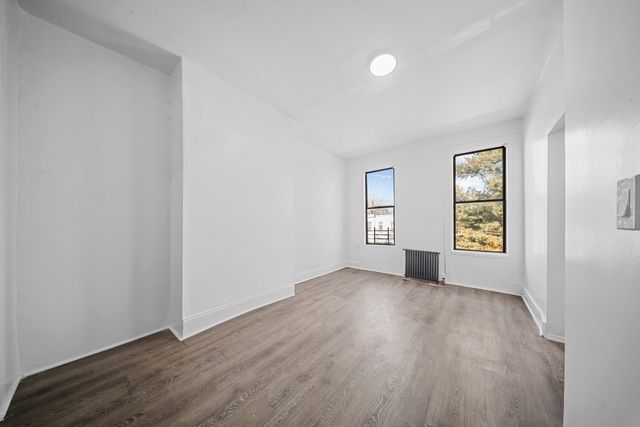 1207 HANCOCK Street, New York City, NY 11221