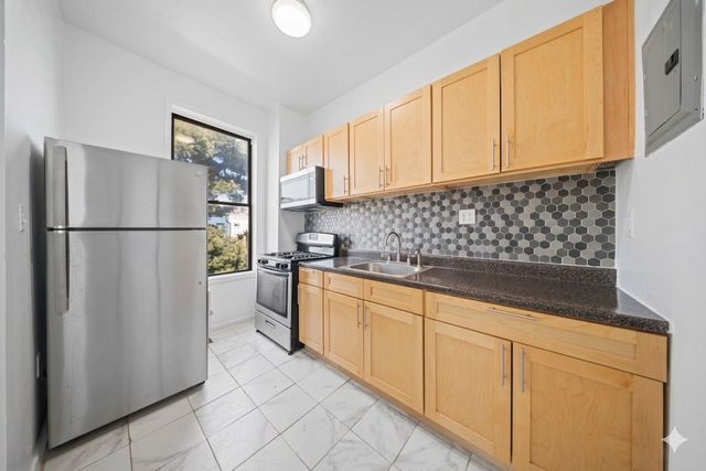 1207 HANCOCK Street, New York City, NY 11221