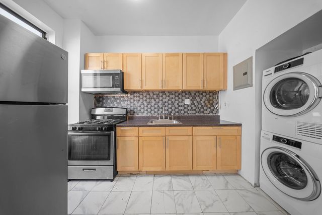 1207 HANCOCK Street, New York City, NY 11221
