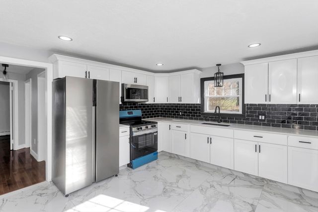 49 Bennett St, Chicopee, MA 01013