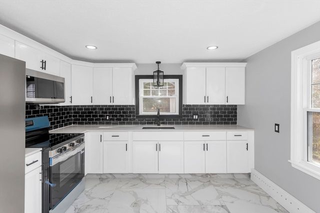 49 Bennett St, Chicopee, MA 01013