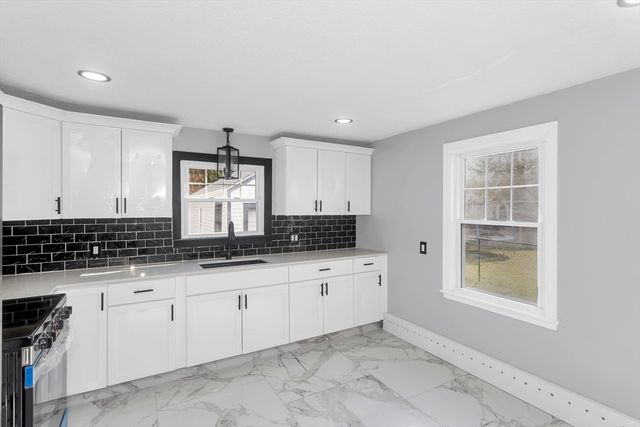 49 Bennett St, Chicopee, MA 01013