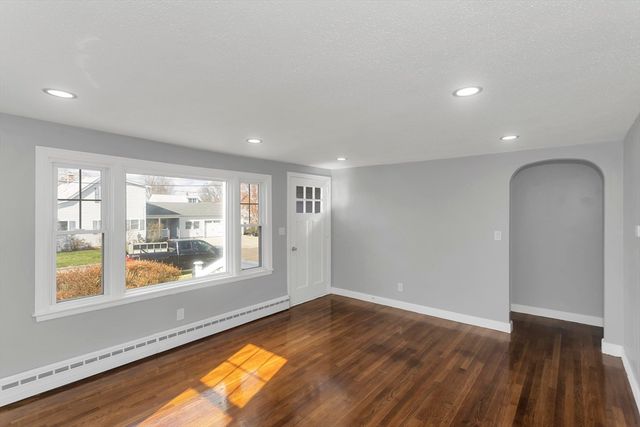 49 Bennett St, Chicopee, MA 01013