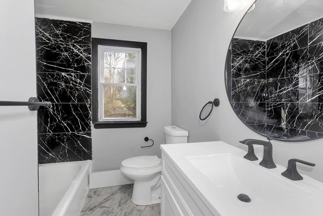 49 Bennett St, Chicopee, MA 01013