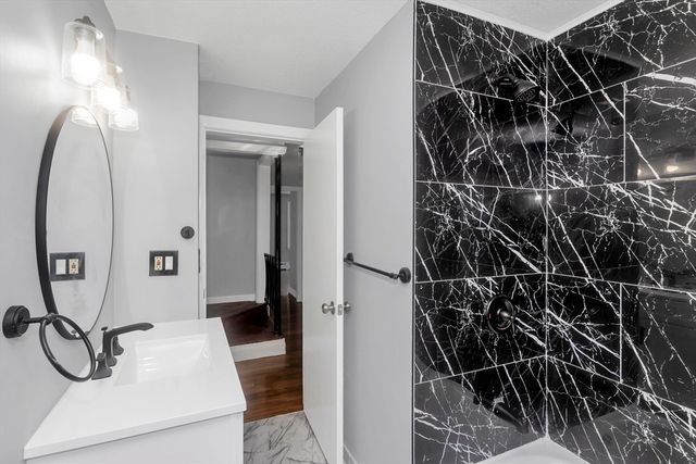 49 Bennett St, Chicopee, MA 01013