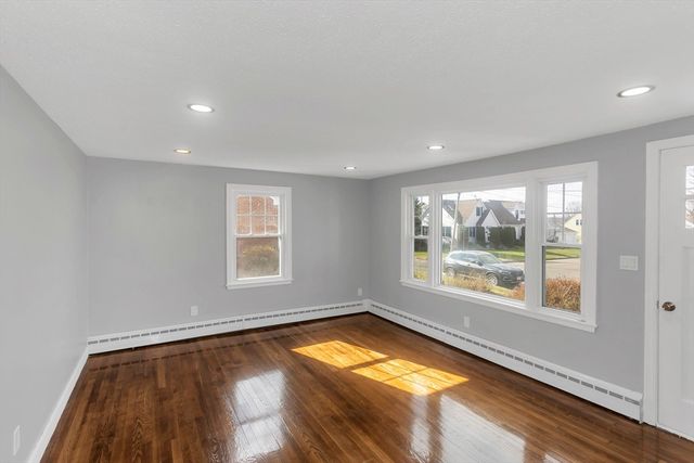 49 Bennett St, Chicopee, MA 01013