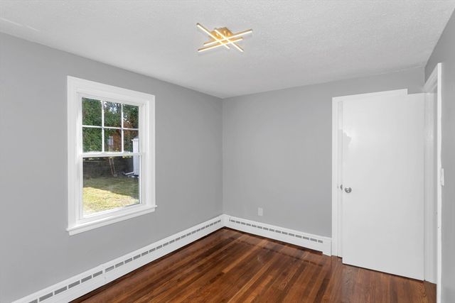 49 Bennett St, Chicopee, MA 01013