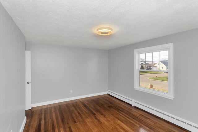 49 Bennett St, Chicopee, MA 01013