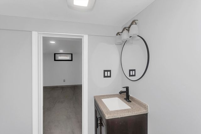 49 Bennett St, Chicopee, MA 01013