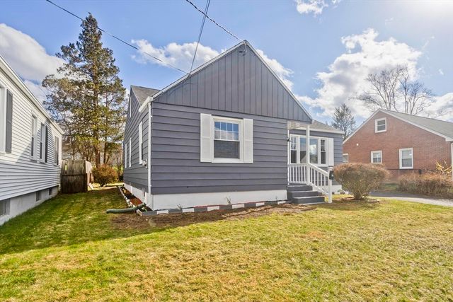 49 Bennett St, Chicopee, MA 01013