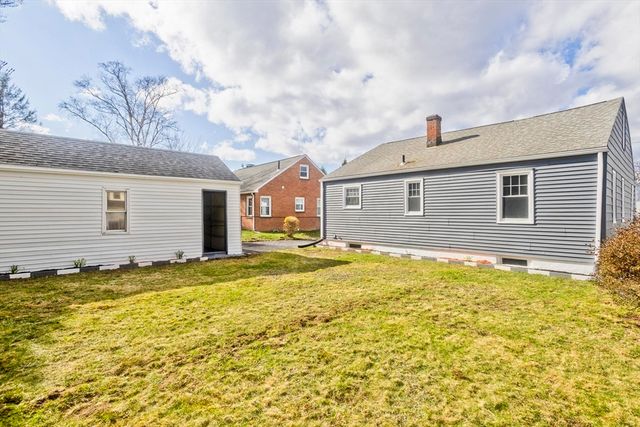 49 Bennett St, Chicopee, MA 01013